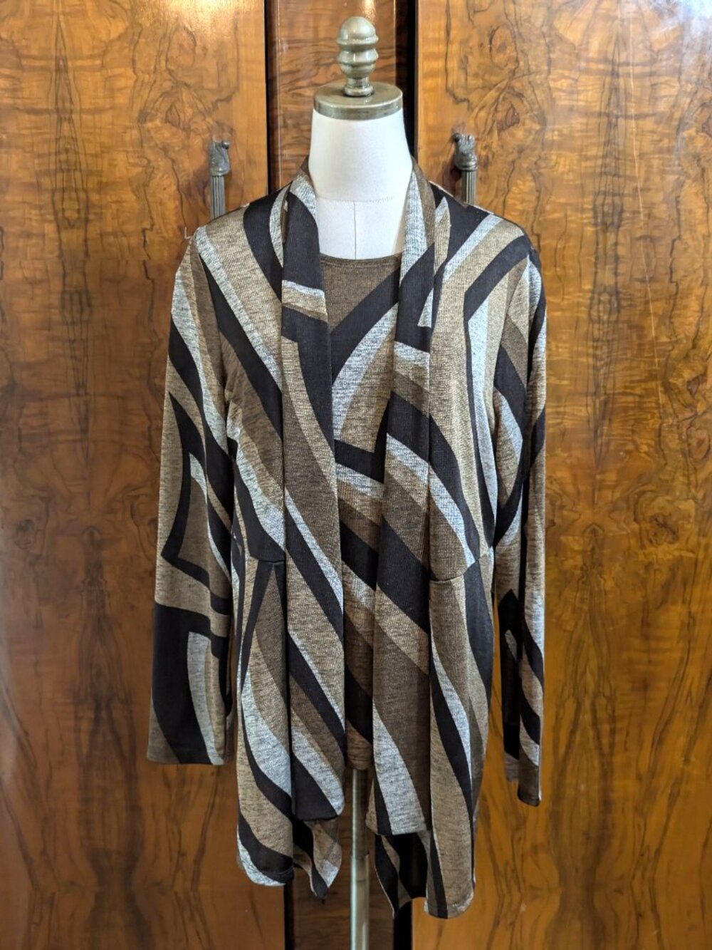 Chicos Travelers 2 Piece Set Cardigan & Tank Top Size L 2 Brown Abstract Travel